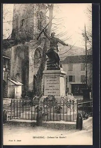 AK Ispagnac, Monument aux morts de la Grande Guerre devant l`église