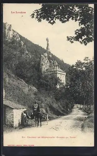 AK Gorges du Tarn, Château de Rocheblave avec calèche sur le chemin forestier