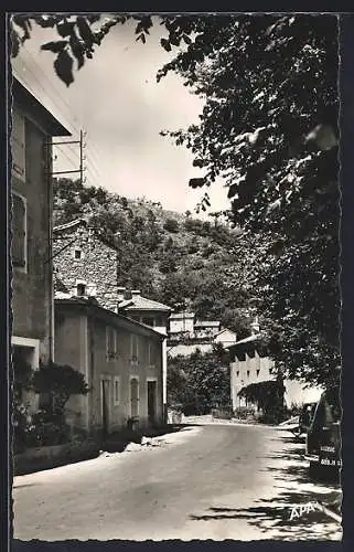 AK Vialas, Entrée du village et maisons bordées d`arbres