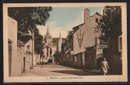 AK Mende, Avenue Maréchal-Foch et vue sur la cathédrale en arrière-plan