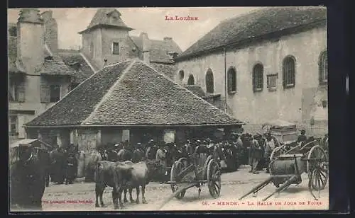 AK Mende, La Halle un jour de foire avec foule et charrettes