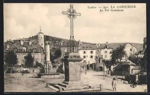 AK La Canourgue, Le Pré Commun avec croix et monuments historiques