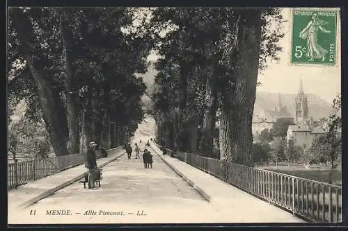 AK Mende, Allée Piencourt avec vue sur la cathédrale et promeneurs