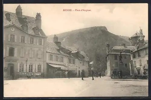 AK Mende, Place d`Angiran avec vue sur les bâtiments historiques et les montagnes en arrière-plan