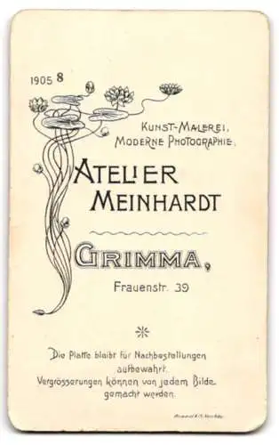 Fotografie Atelier Mainhardt, Grimma, niedliches Kleinkind im Winterkleid mit Muff und Haube