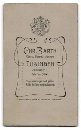 Fotografie Chr. Barth, Tübingen, Student im Nadelstreifenanzug mit Couleur und Tellermütze