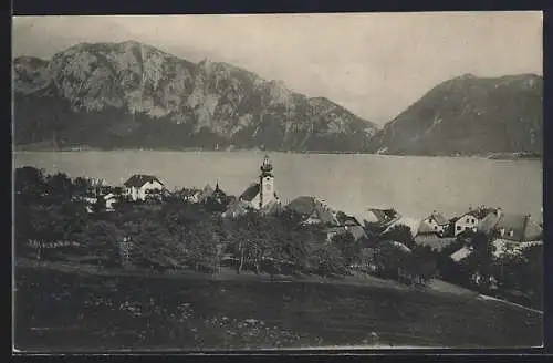 AK Unterach am Attersee, Ortsansicht mit Bergpanorama