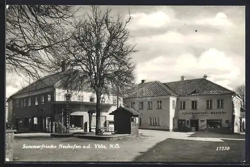 AK Neuhofen a. d. Ybbs, Gasthof und Fleischhauerei, Tanksäule und Strassenpartie