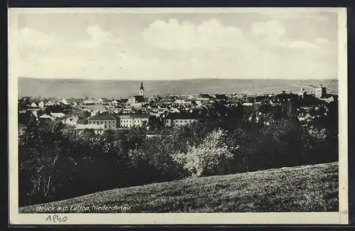 AK Bruck a.d. Leitha, Panorama von Ort und Landschaft