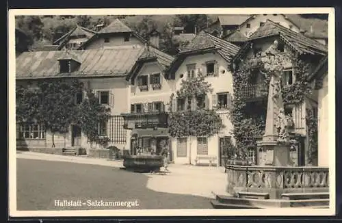 AK Hallstatt /Salzkammergut, Strassenpartie mit Wohnhäusern