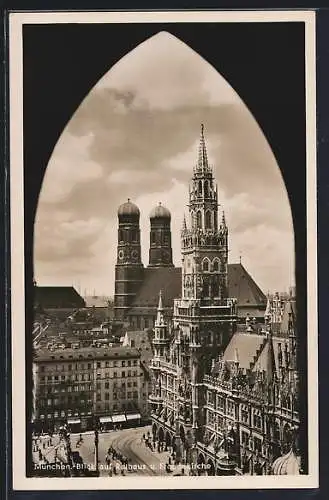 AK München, Rathaus und Frauenkirche