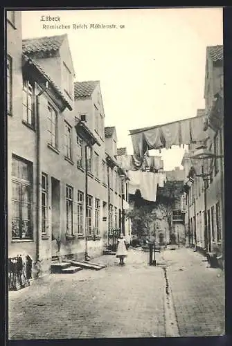 AK Lübeck, Strasse & Hof Römisches Reich Mühlenstrasse 91