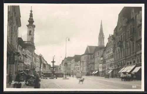 AK Steyr /O. Ö., Strassenpartie mit Brunnen