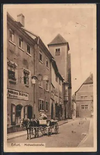 AK Erfurt, Michaelisstrasse mit Gasthaus zum goldenen Schwan und Fuhrwerk