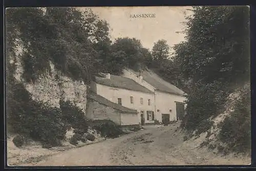 AK Bassenge, Häuser an einer Felswand