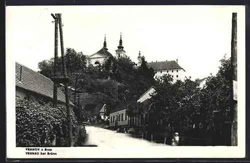 AK Vranau bei Brünn, Blick aus einer Strasse zum Kloster