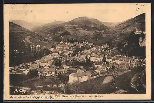 AK Meyrueis, Vue générale du village et des collines environnantes