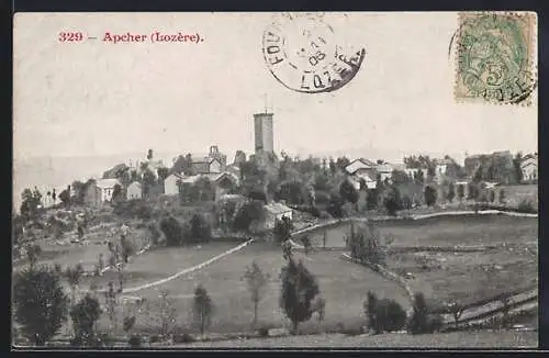 AK Apcher, Vue du village avec tour et paysage environnant