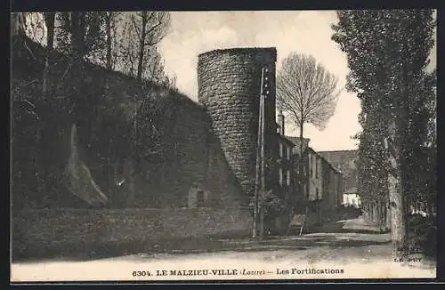 AK Le Malzieu-Ville, Les Fortifications