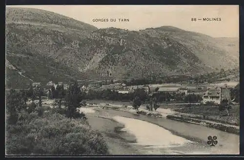 AK Molines, Vue des Gorges du Tarn avec rivière et montagnes en arrière-plan