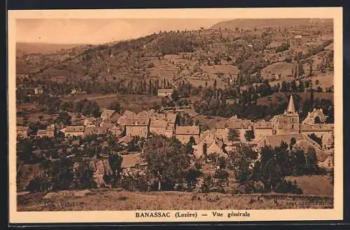 AK Banassac, Vue générale du village et des collines environnantes