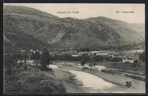 AK Molines, Vue sur les Gorges du Tarn et le village environnant