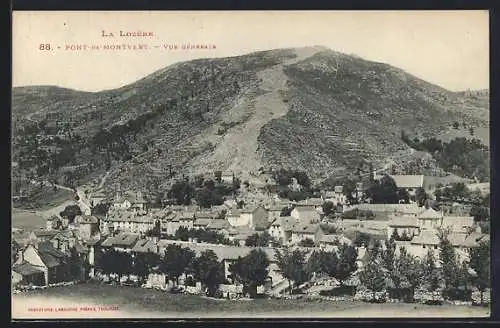 AK Pont-de-Montvert, Vue générale du village et de la montagne en arrière-plan