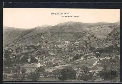 AK Montbrun, Vue panoramique des Gorges du Tarn et du village entouré de montagnes