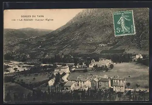 AK Le Rozier, Vue sur l`Église et le paysage des Gorges du Tarn