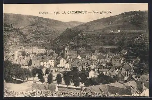 AK La Canourgue, Vue générale du village et des collines environnantes