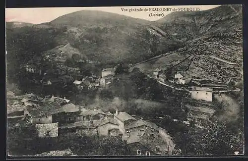 AK Fraissinet-de-Fourques, Vue générale du village et des collines environnantes (Lozère)