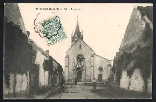 AK St-Symphorien, L`Église et la rue adjacente