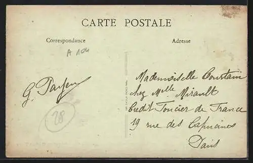 AK Toury, Vue générale du village et des toits anciens