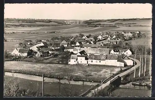 AK Villemeux-sur-Eure, Vue sur le village et la campagne environnante