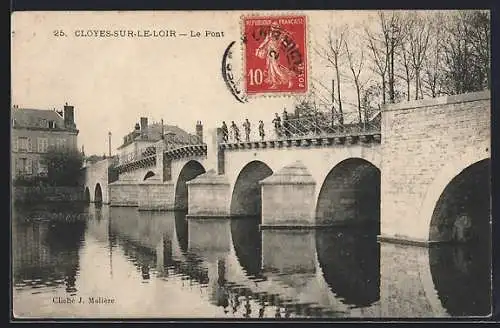 AK Cloyes-sur-le-Loir, Le pont sur le Loir avec reflet dans l`eau