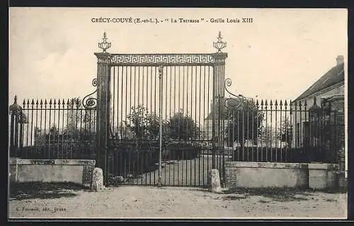 AK Crécy-Couvé, « La Terrasse », Grille Louis XIII