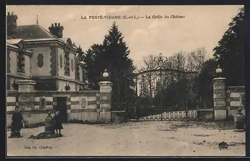 AK La Ferté-Vidame, La Grille du Château