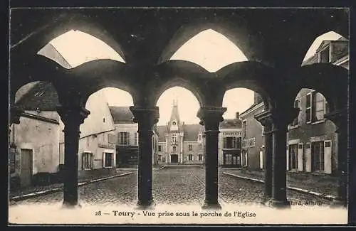 AK Toury, Vue prise sous le porche de l`Église