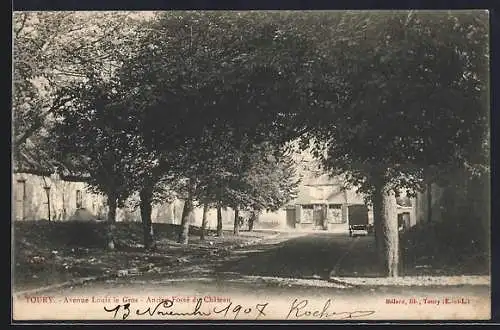 AK Toury, Avenue Louis le Gros, Ancien Fossé du Château