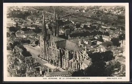 AK Chartres, Vue aérienne de la cathédrale de Chartres