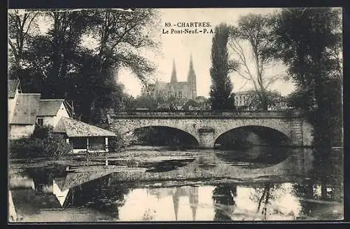 AK Chartres, Le Pont-Neuf et la cathédrale en arrière-plan