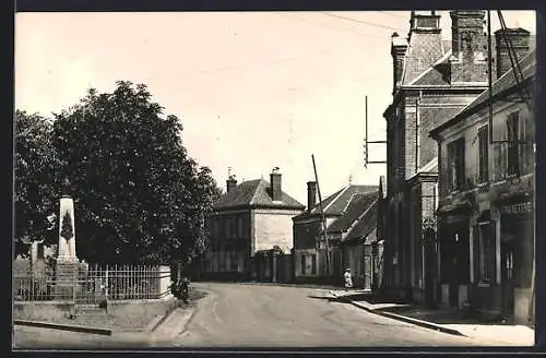 AK Abondant, Rue principale avec monument aux morts et bâtiments historiques