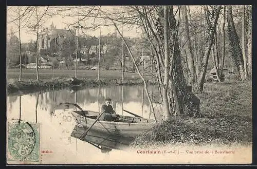 AK Courtalain, Vue prise de la Boissinerie avec homme dans une barque sur la rivière