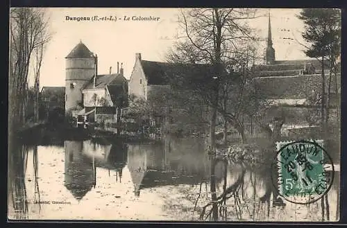 AK Dangeau, Le Colombier et le reflet dans l`étang