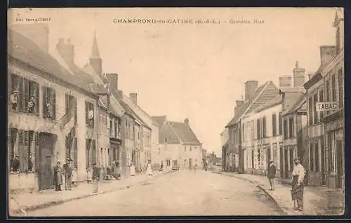 AK Champrond-en-Gatine, Grande Rue animée avec boutiques et passants