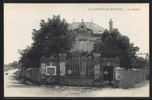 AK La Chapelle-Royale, La Mairie et l`entrée principale