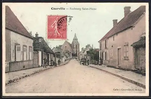 AK Courville, Faubourg Saint-Pierre avec vue sur l`église et la rue animée