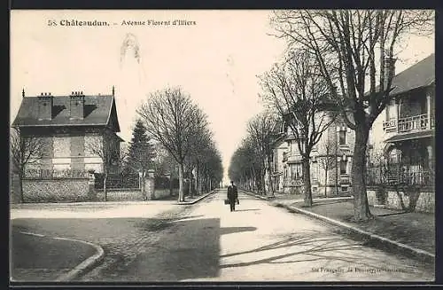 AK Châteaudun, Avenue Florent d`Illiers avec promeneur en hiver