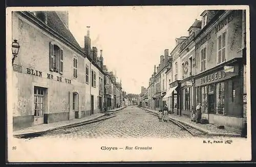 AK Cloyes, Rue Grouaise avec commerces et passants