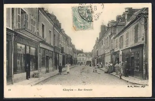 AK Cloyes, Rue Grande animée avec passants et boutiques